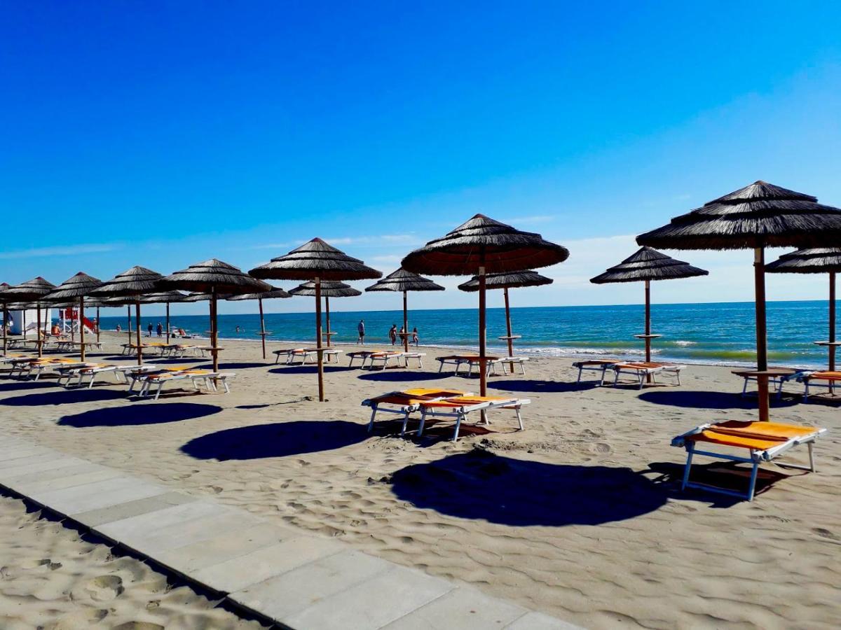 Dena Chalets - Lido Di Spina At The Beach ภายนอก รูปภาพ